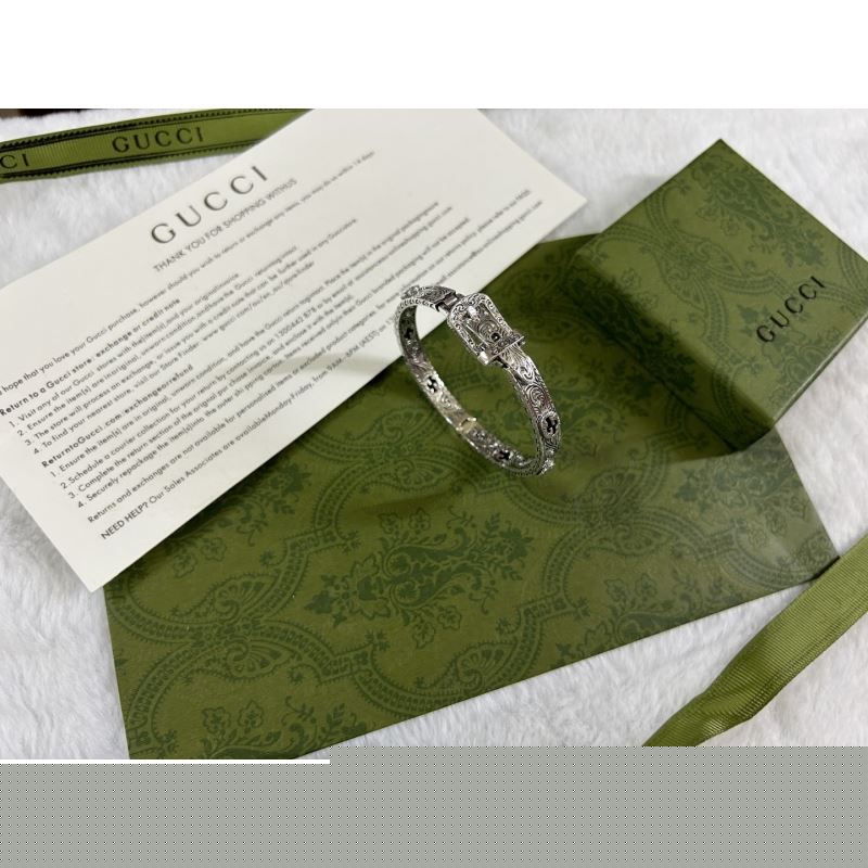 G*u*i bracelets
